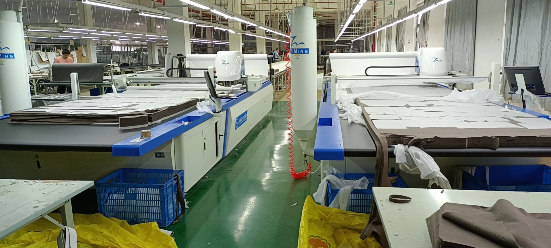 Automatic cutter machine for sofa suede fabric cutting